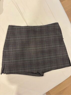 Express Gray Plaid Mini Skort with Subtle Red Windowpane